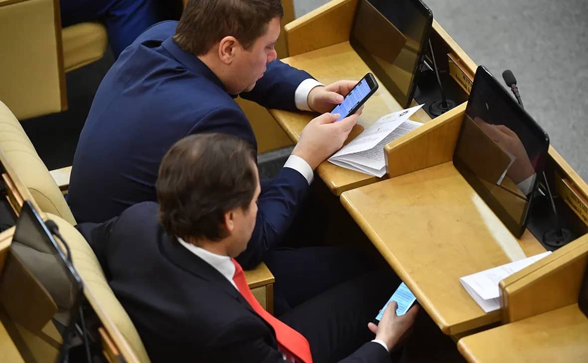 В Госдуме хотят запретить Навязывать ученикам и педагогам конкретные мессенджеры.
