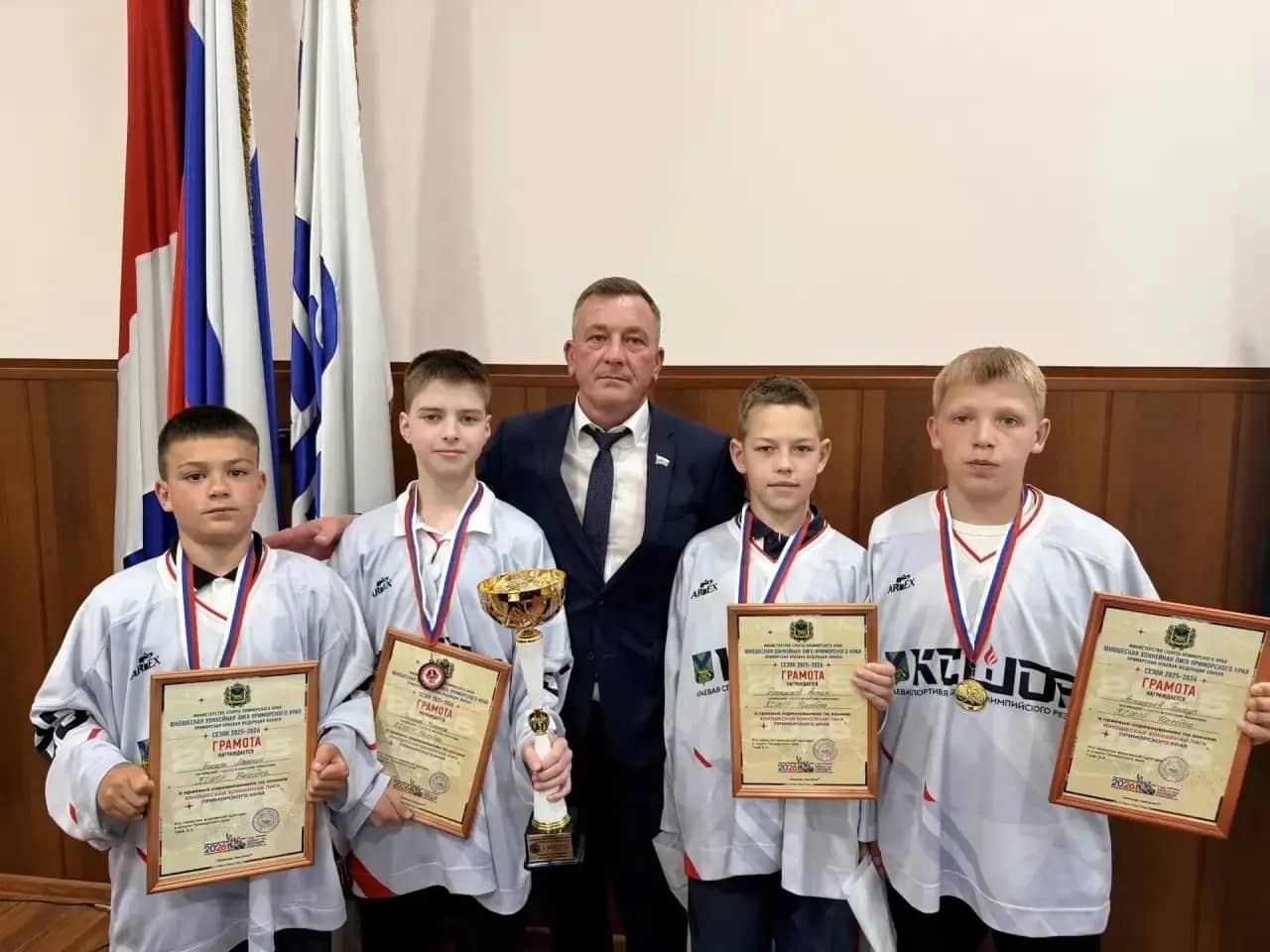Юные хоккеисты Находки стали чемпионами Приморья