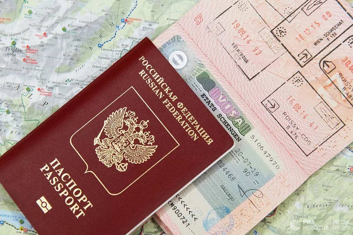 Евросоюз обсуждает полный запрет туристических виз для россиян
