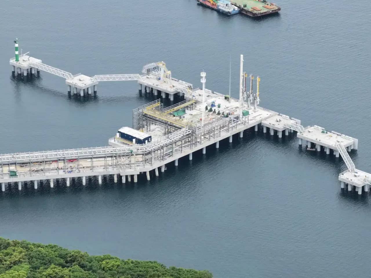 На мортерминале НЗМУ установлена современная лазерная система швартовки судов