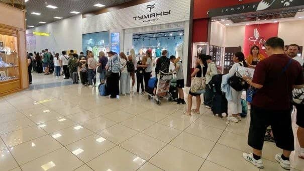 Пассажиры аэропорта Владивостока жалуются на огромные очереди