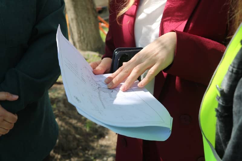 Общественные наблюдатели проверили благоустройство сквера на Заводской в Находке