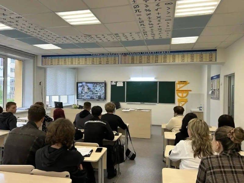 Министр образования Приморья провела горячую линию по ГИА для находкинских выпускников
