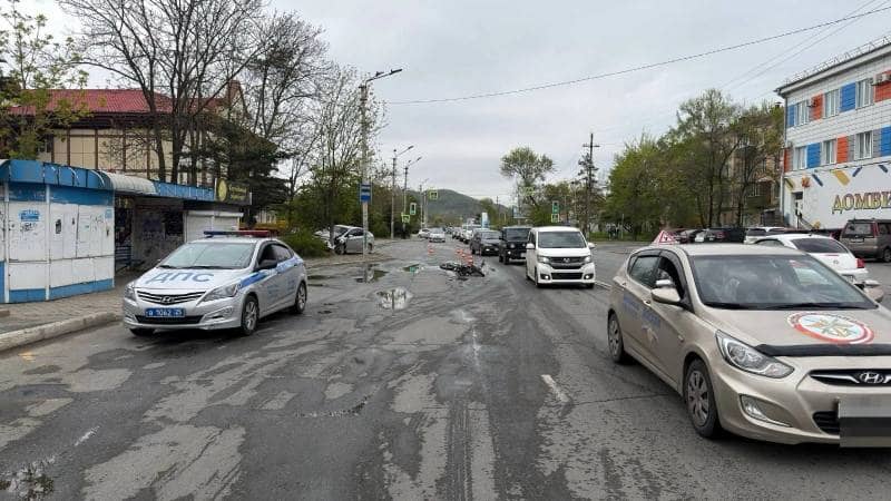 17-летний водитель мотоцикла пострадал в ДТП на Находкинском проспекте