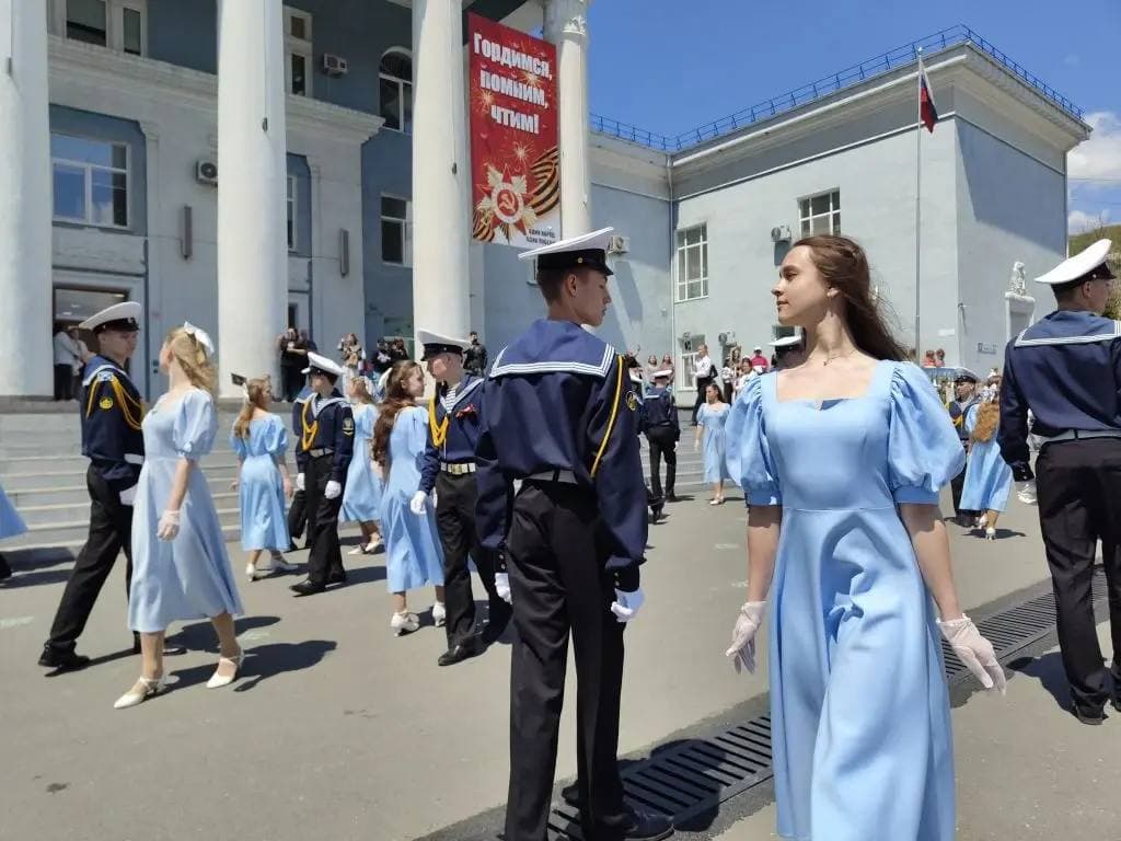 Празднование 81-й годовщины Великой Победы продолжилось на площади Центра культуры