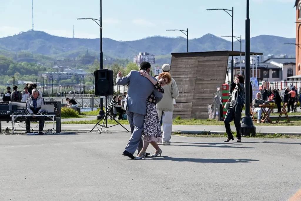 На набережной озера Солёного продолжаются мероприятия Дня Победы — фото 1