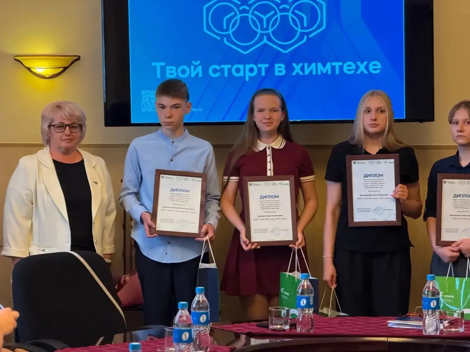 Химия – это престижно: школьники из Находки вошли в топ Большой олимпиады Росхим — фото 1