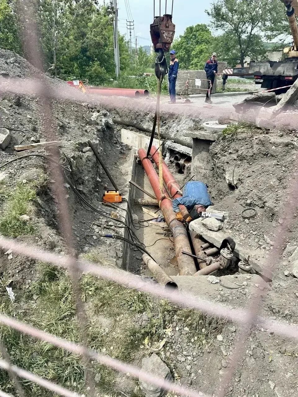 В Находке заменили 90 метров ветхого участка теплосети на улице Сидоренко — фото 1
