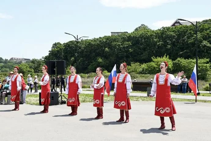 Школьники Находки представили народы России на фестивале «Мозаика народов России — фото 1