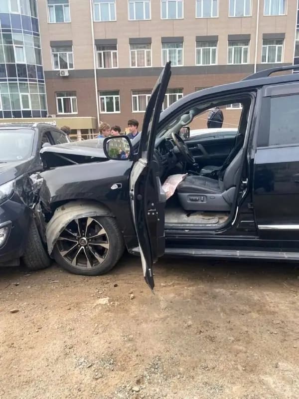12-летний школьник на Toyota Land Cruiser устроил массовое ДТП во Владивостоке — фото 1