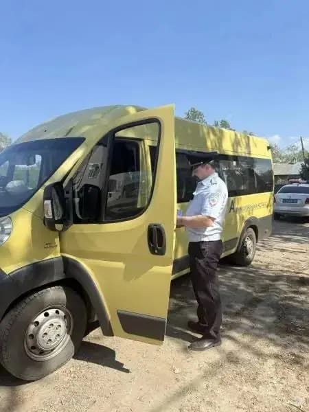 Госавтоинспекция Приморья выявила 31 нарушение в ходе рейда «Автобус — фото 1