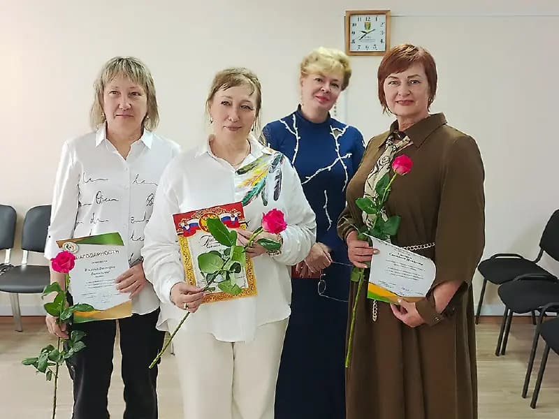 127 сотрудников Находкинской больницы наградили ко Дню медицинского работника — фото 1