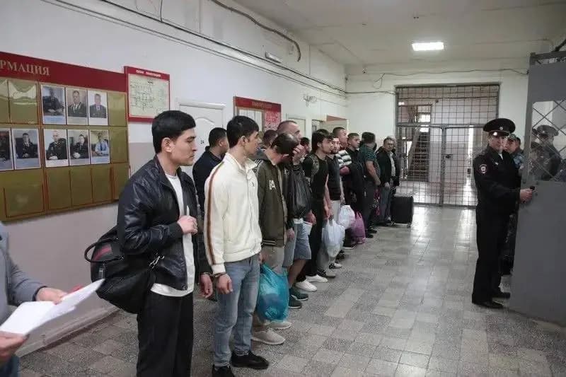 Из Приморья принудительно выдворили 65 иностранцев — фото 1