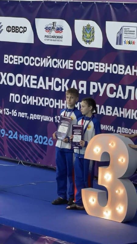 Синхронисты из Находки взяли бронзу на всероссийских соревнованиях во Владивостоке — фото 1
