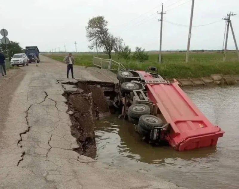 Мост обрушился на трассе Хороль — Арсеньев в Приморье — фото 1
