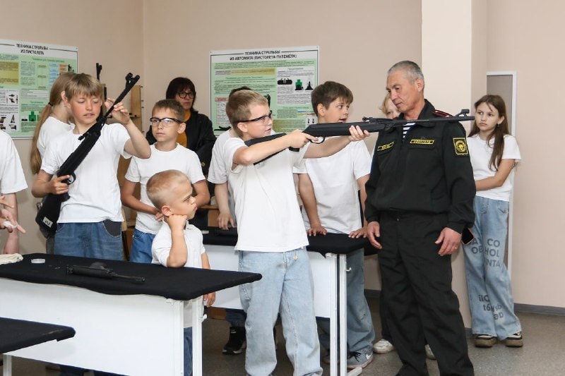 Пятиклассники школы № 14 посетили центр «Авангард» в Находке