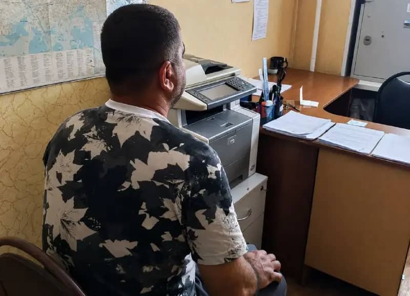 Водитель такси напал на автомобилиста на трассе в Артёме