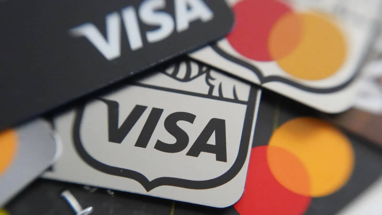 ЦБ призвал Visa и Mastercard полностью уйти из России