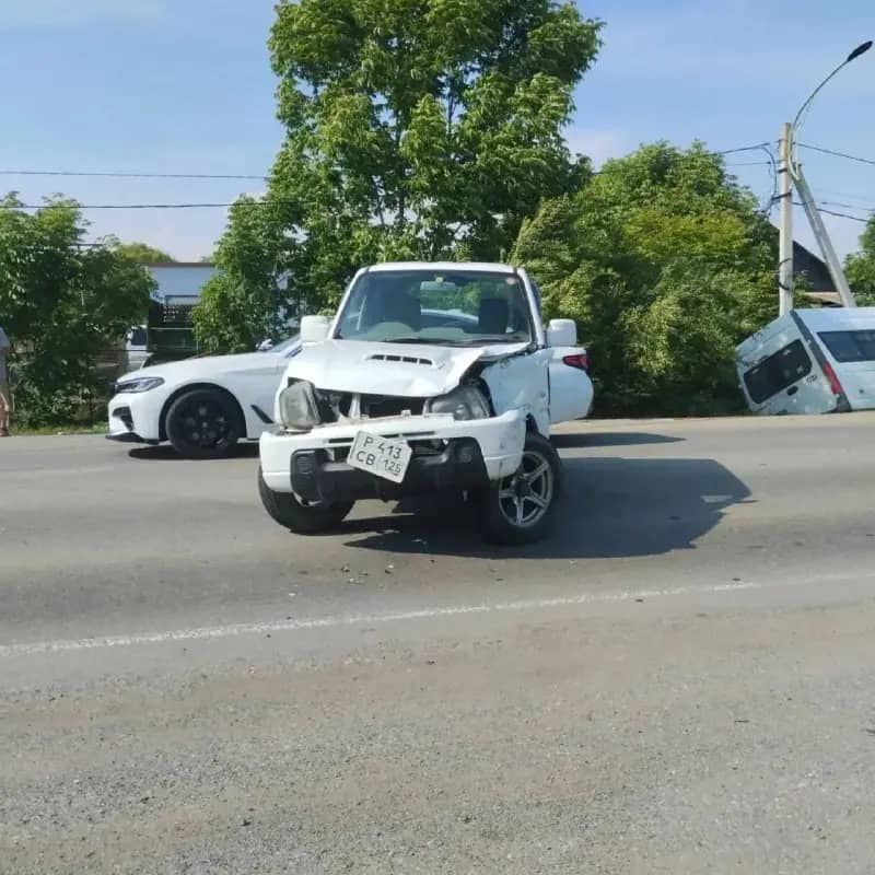 Автобус столкнулся с легковушкой в селе Екатериновка Приморья