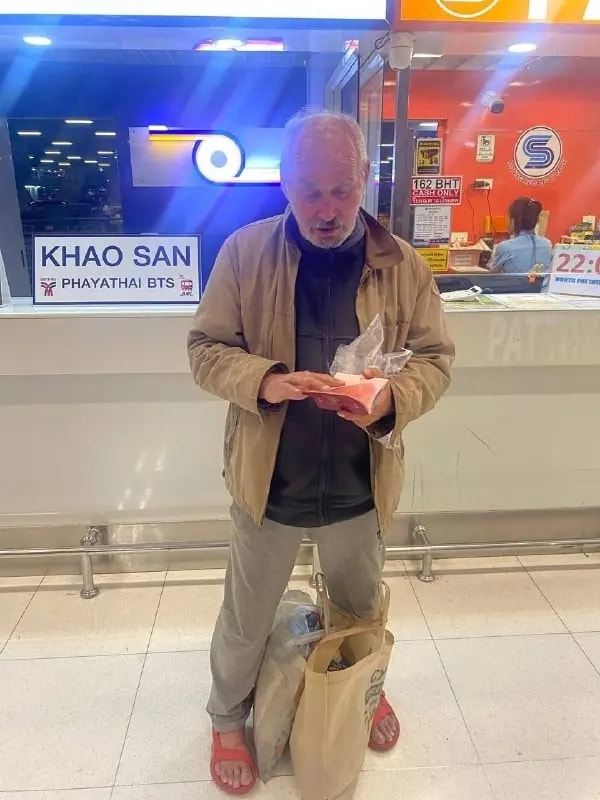 Пенсионер из Уссурийска застрял в аэропорту Бангкока без денег и билета