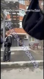 Сотрудница «Планеты здоровья» во Владивостоке избила девочек-подростков за съемку возле аптеки