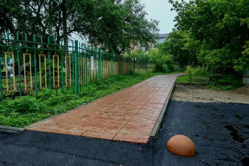 Благоустройство «Дороги к знаниям» в Находке выходит на финишную прямую