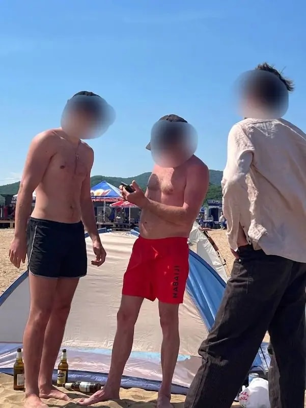 На пляже Шамора во Владивостоке задержали мужчину за скрытую съёмку девушек