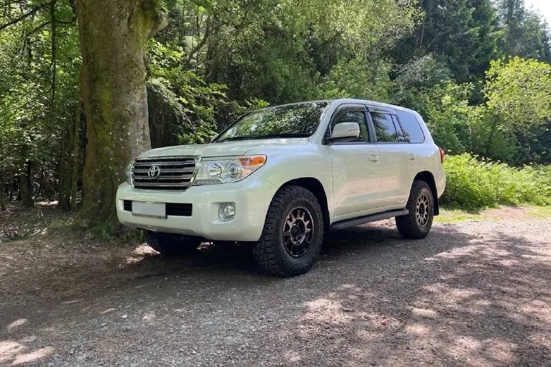 Четырём жителям Владивостока грозит до 10 лет за инсценировку угона Toyota Land Cruiser