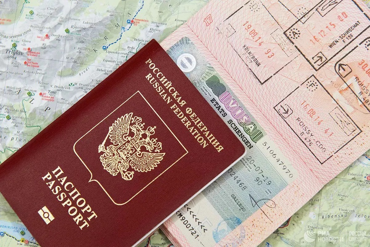 Евросоюз обсуждает полный запрет туристических виз для россиян