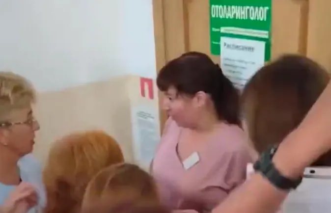Очередь к лору в поликлинике Рыбаков занимают с 6 утра