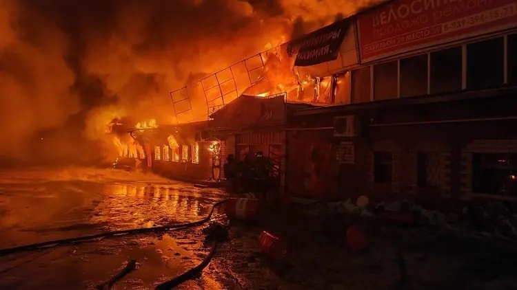 Гаражный цех горел на улице Портовой в Находке