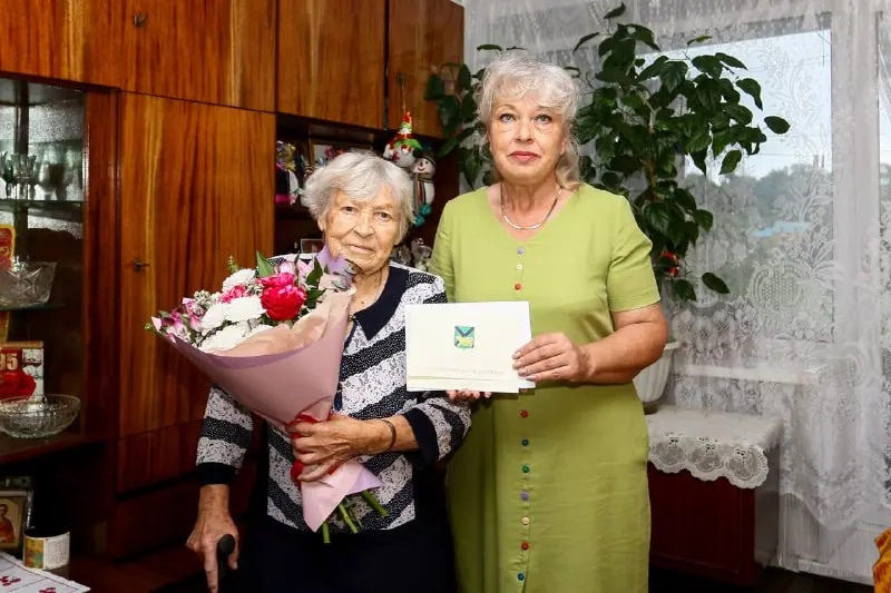Труженица тыла Нина Родохлеб отметила 96-летие в Южно-Морском