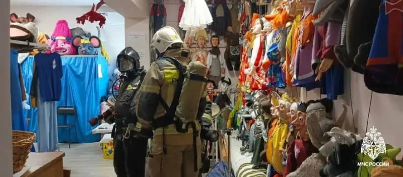 Пожарные потушили условное возгорание в театре кукол Находки