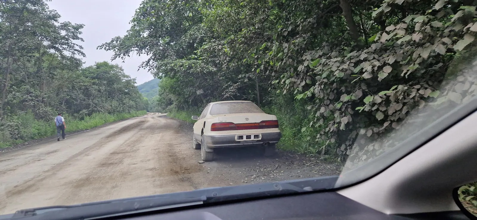Брошенный авто стоит с 4 июля в районе Пади
