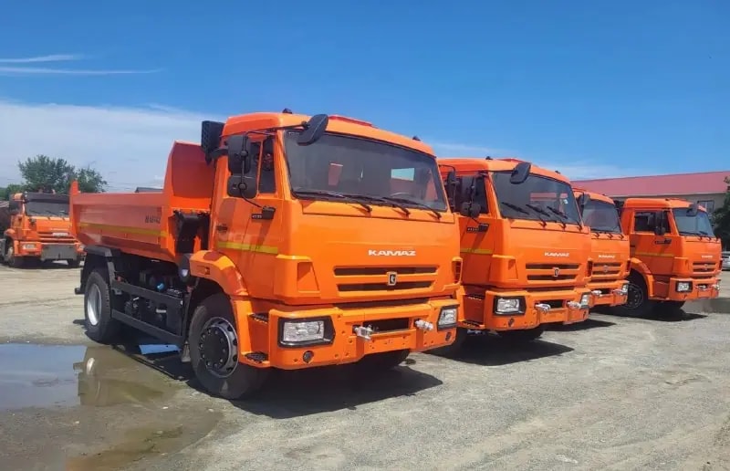 Парк дорожной техники Находки пополнился шестью машинами
