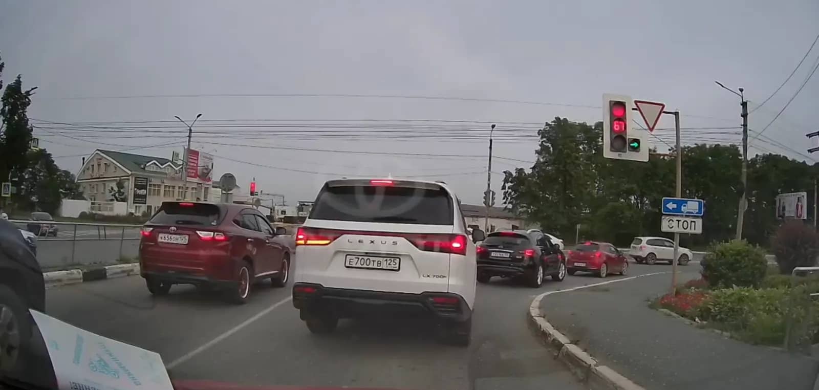 Водитель Лексуса с МЖК "отличился" на еще одной записи видеорегистратора