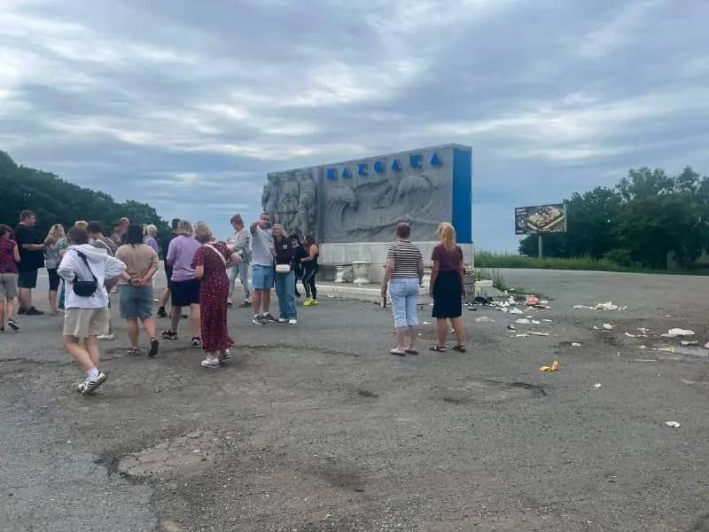 Жители Находки обсуждают состояние стеллы на въезде в город со стороны Американского перевала
