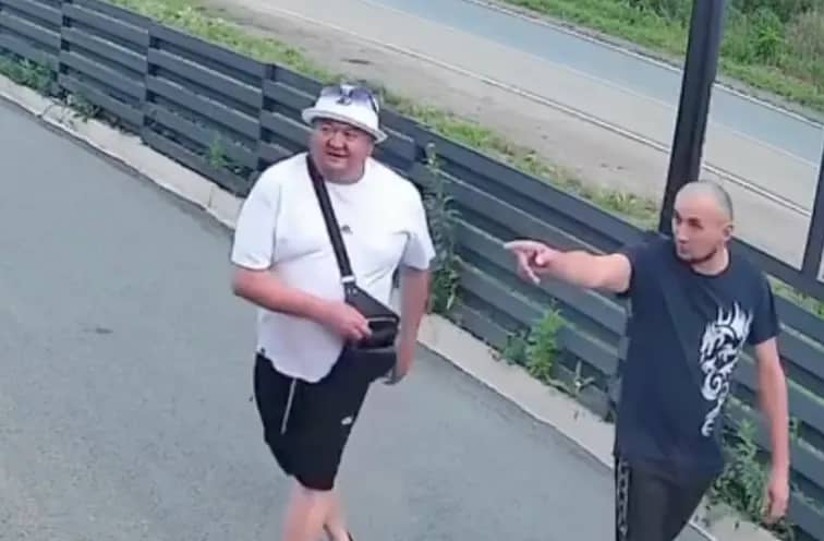 Посетители кафе в Находке угнали грузовик