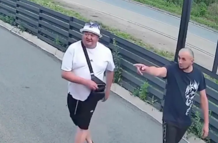 Посетители кафе в Находке угнали грузовик