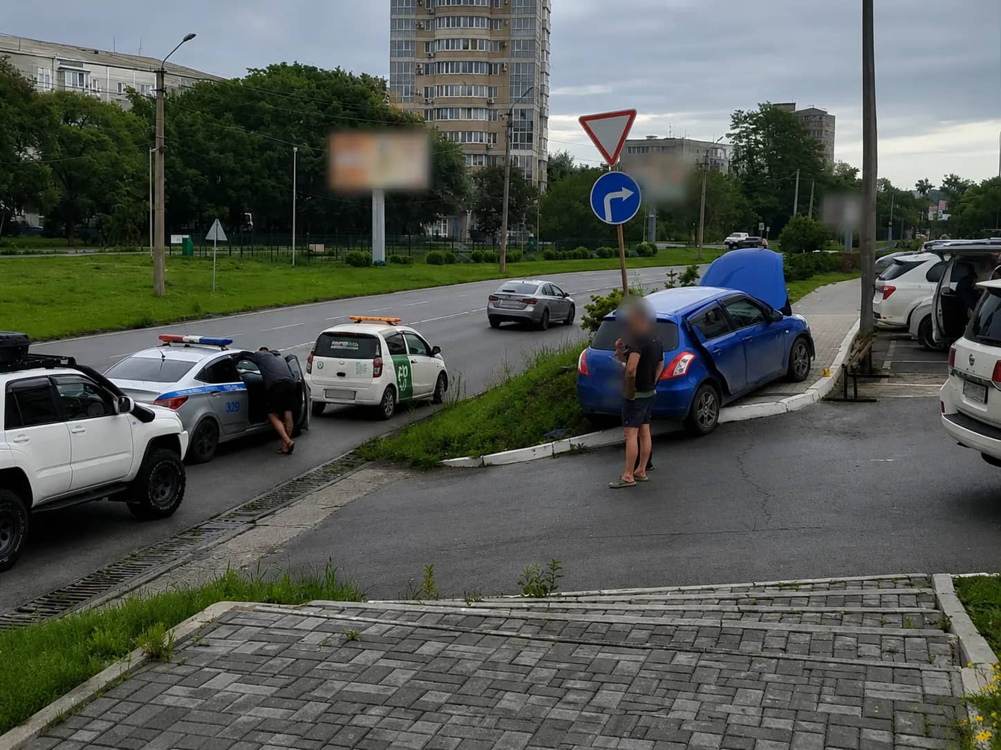 В районе ТЦ Клен произошло ДТП