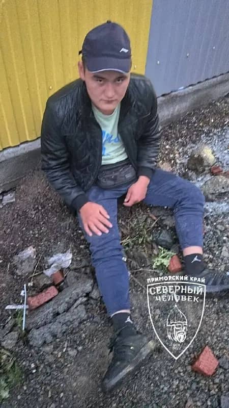 Во Владивостоке прохожие спасли школьницу от преследовавшего её иностранца