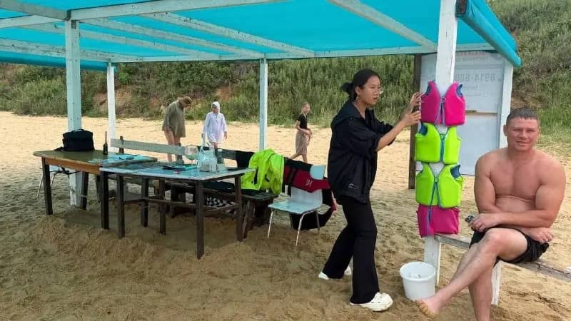 Китайцы захватили пляжный бизнес в Ливадии — от «бананов» до флайбордов
