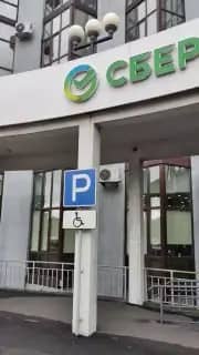В Находке водители заняли парковочное место для инвалидов