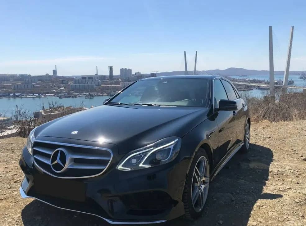 Приморец продал чужой Mercedes своей жене за 10 000 ₽, пока владелица была за границей
