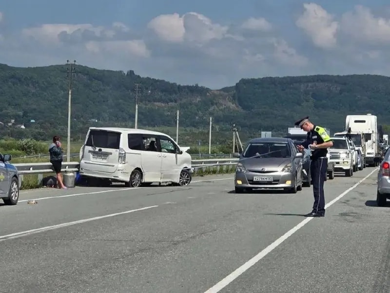 Серьезное ДТП парализовало движение в сторону Находки