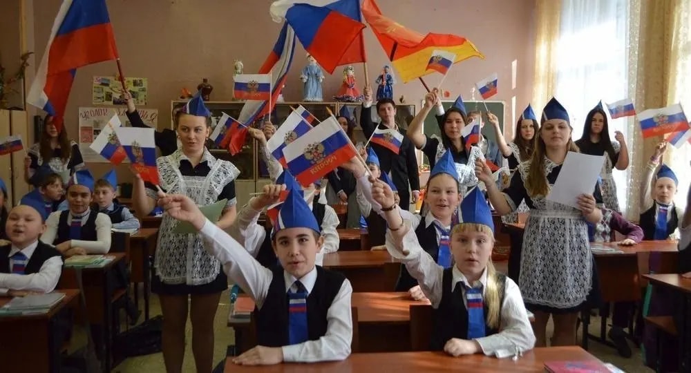 Пять нововведений в школах с 1 сентября: ИИ, духовно-нравственная культура и оценки за поведение