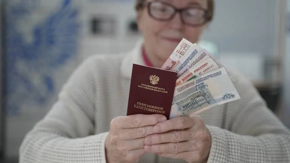 Средняя социальная пенсия в России выросла до 16 590 рублей