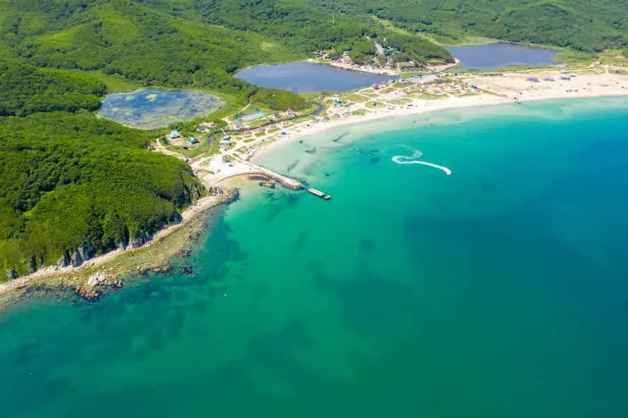 Триозёрье в августе: свободных мест нет, вода +25 °С