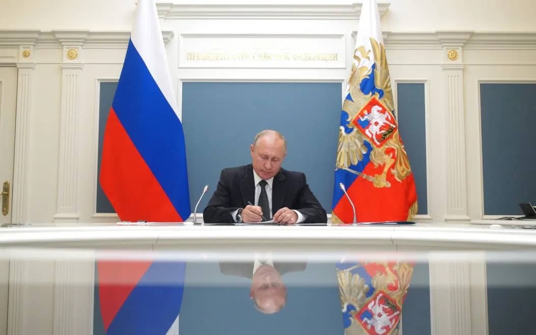 Путин разрешил передавать во временное управление государству предприятия, плохо защищавшиеся от атак