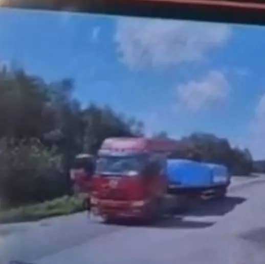 В Приморье китайский тягач без тормозов насмерть задавил пассажира